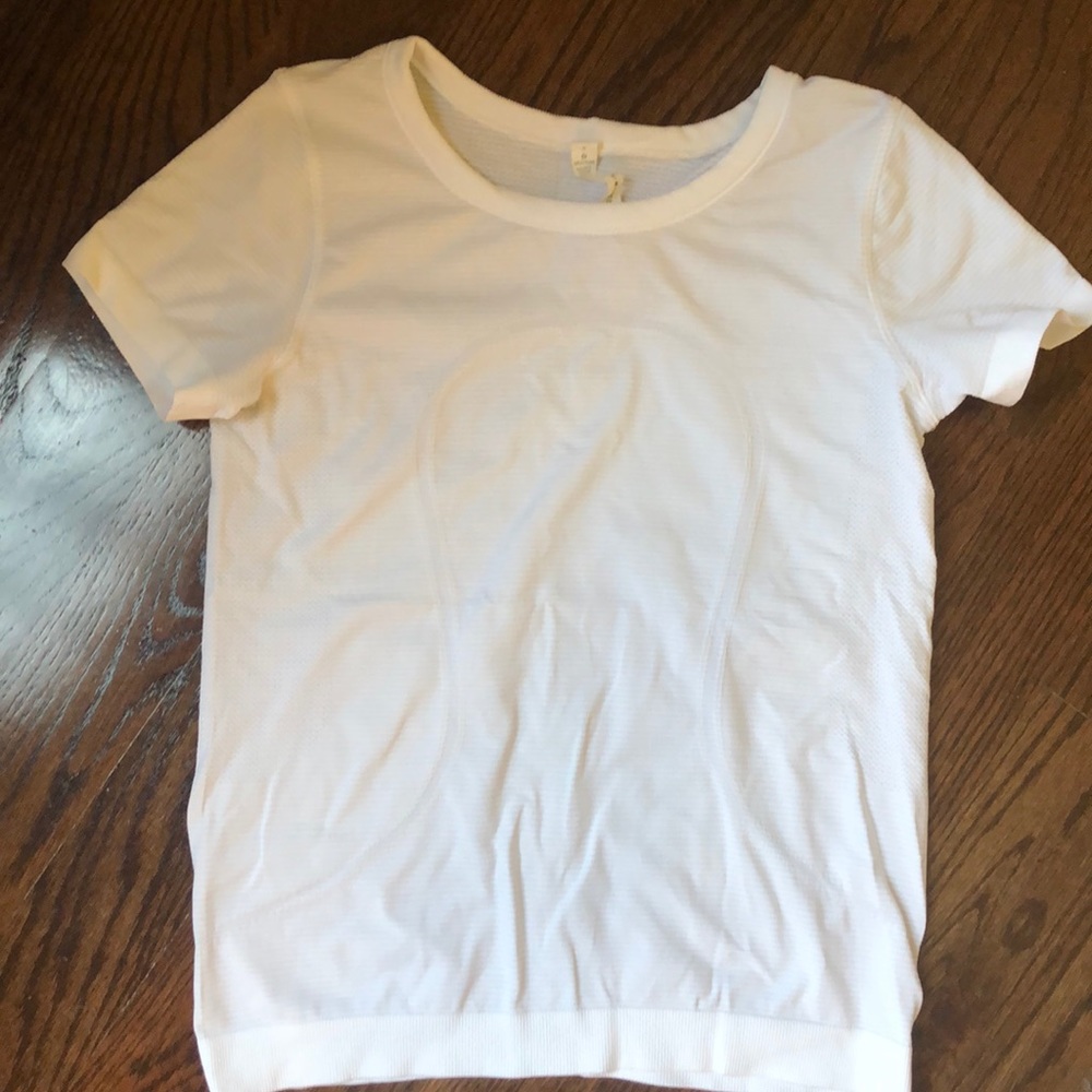 Lululemon workout shirt